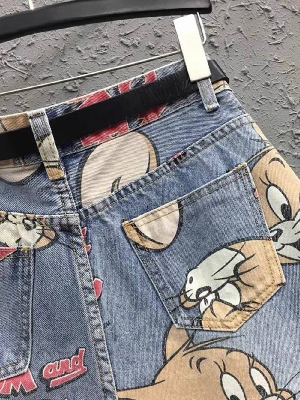Cartoon-Print Frayed Hem Denim Shorts in Blue - Picture 3 of 7